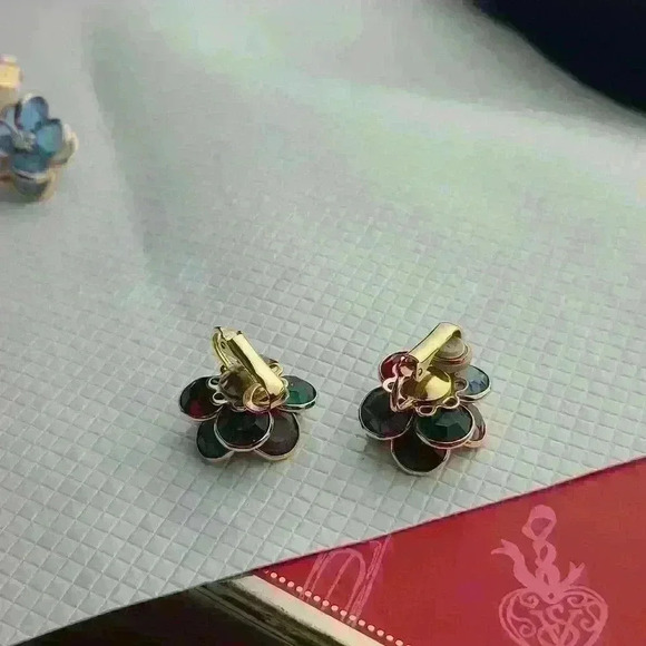 1/$59Vintage colorful crystal rhinestones flower clip on earrings in Gold-ton… - Picture 15 of 17